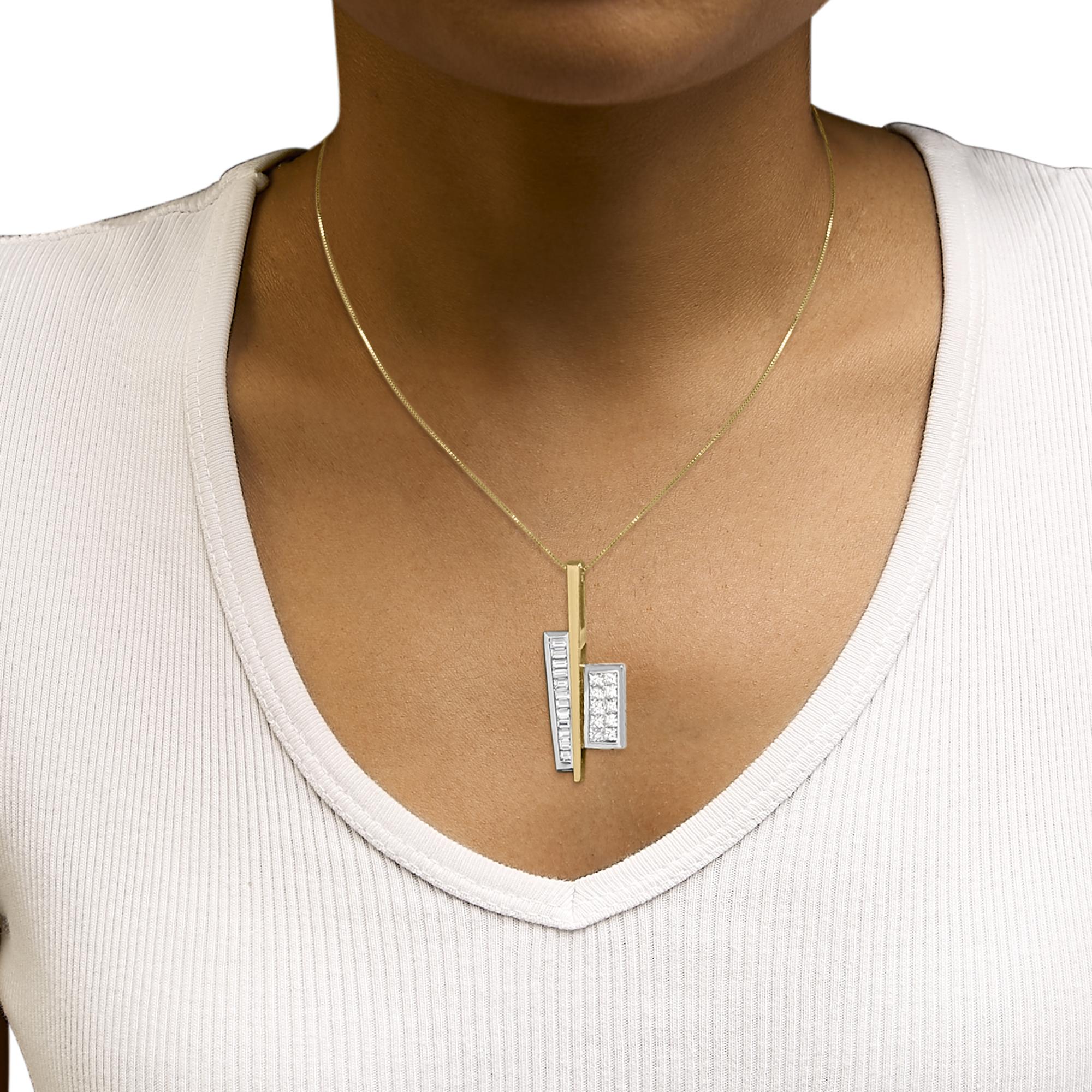 18K Yellow and White Gold 1 7/8 Cttw Princess Baguette Diamond Key Shaped 18" Pendant Necklace (H-I Color, SI1-SI2 Clarity)