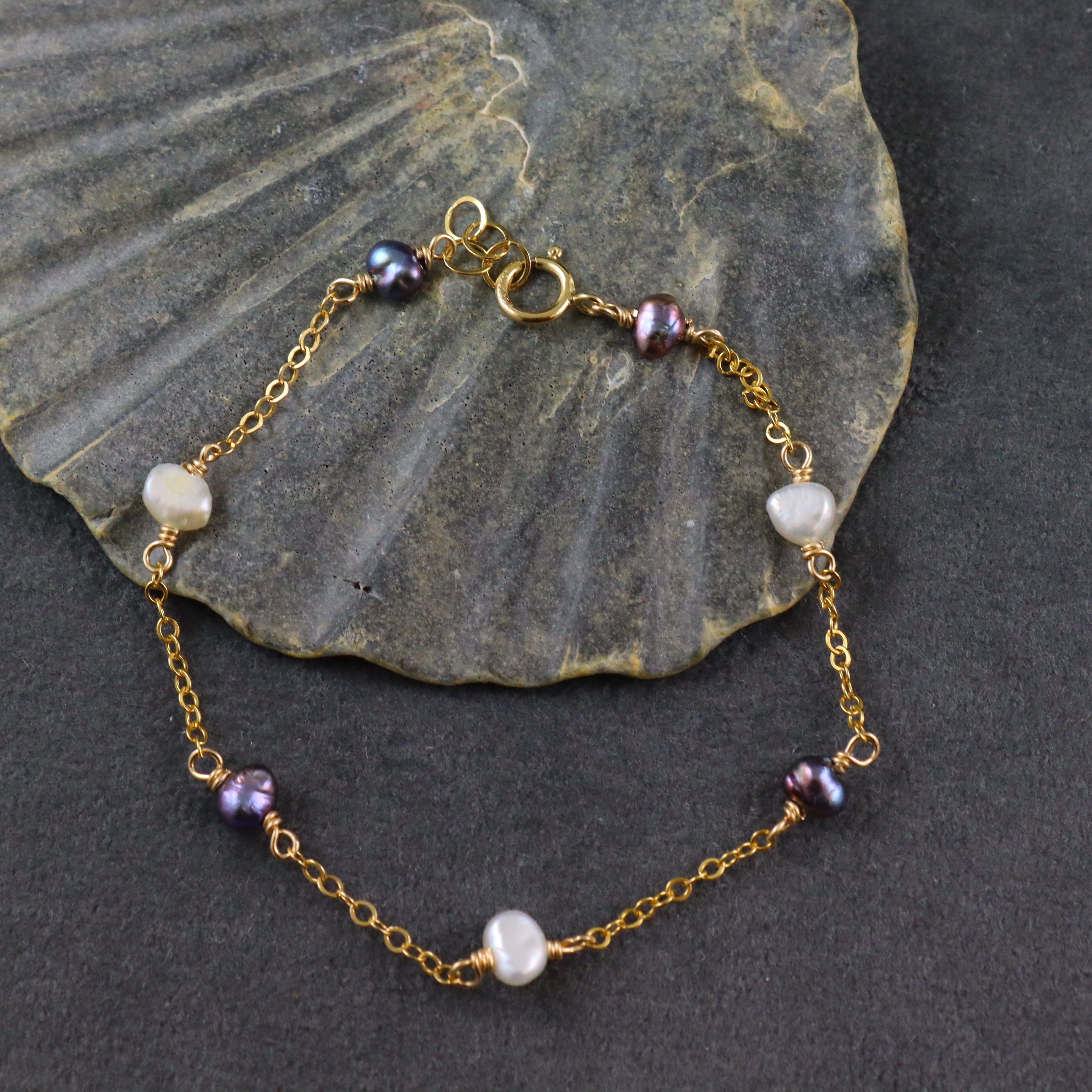 Black & White Pearl Bracelet
