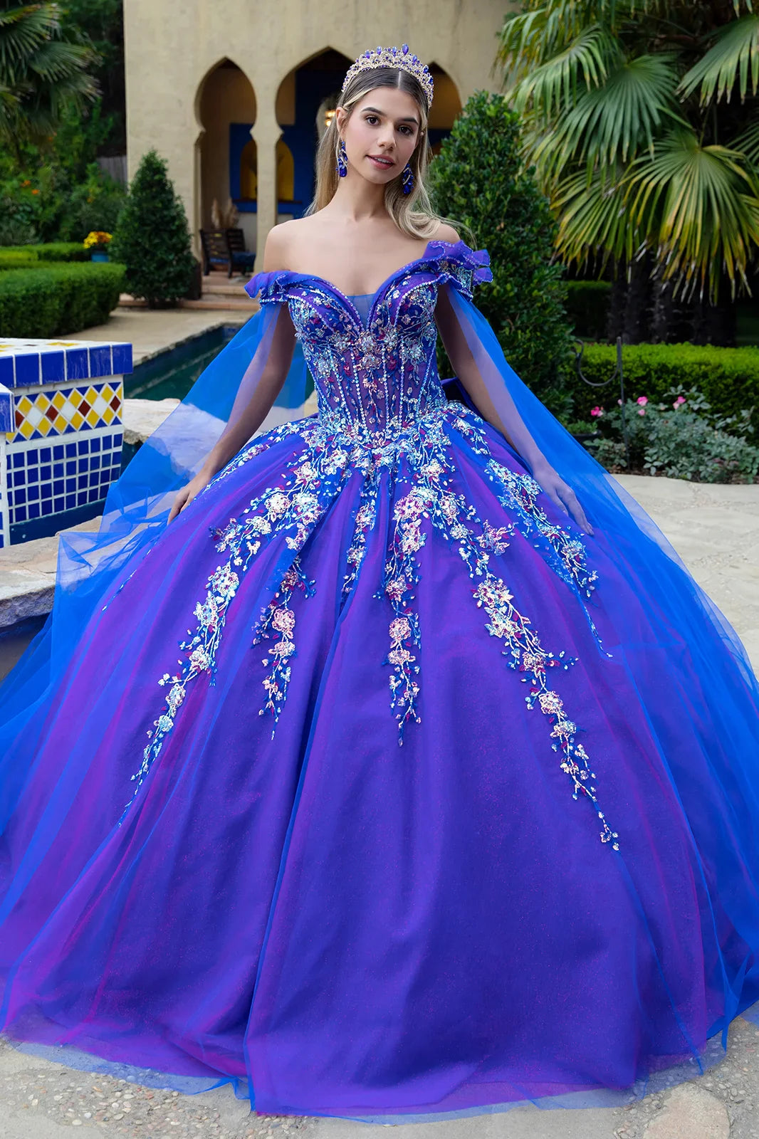 A Sweetheart Neckline And Corseted Bodice, Add In Off-Shoulder Straps-0