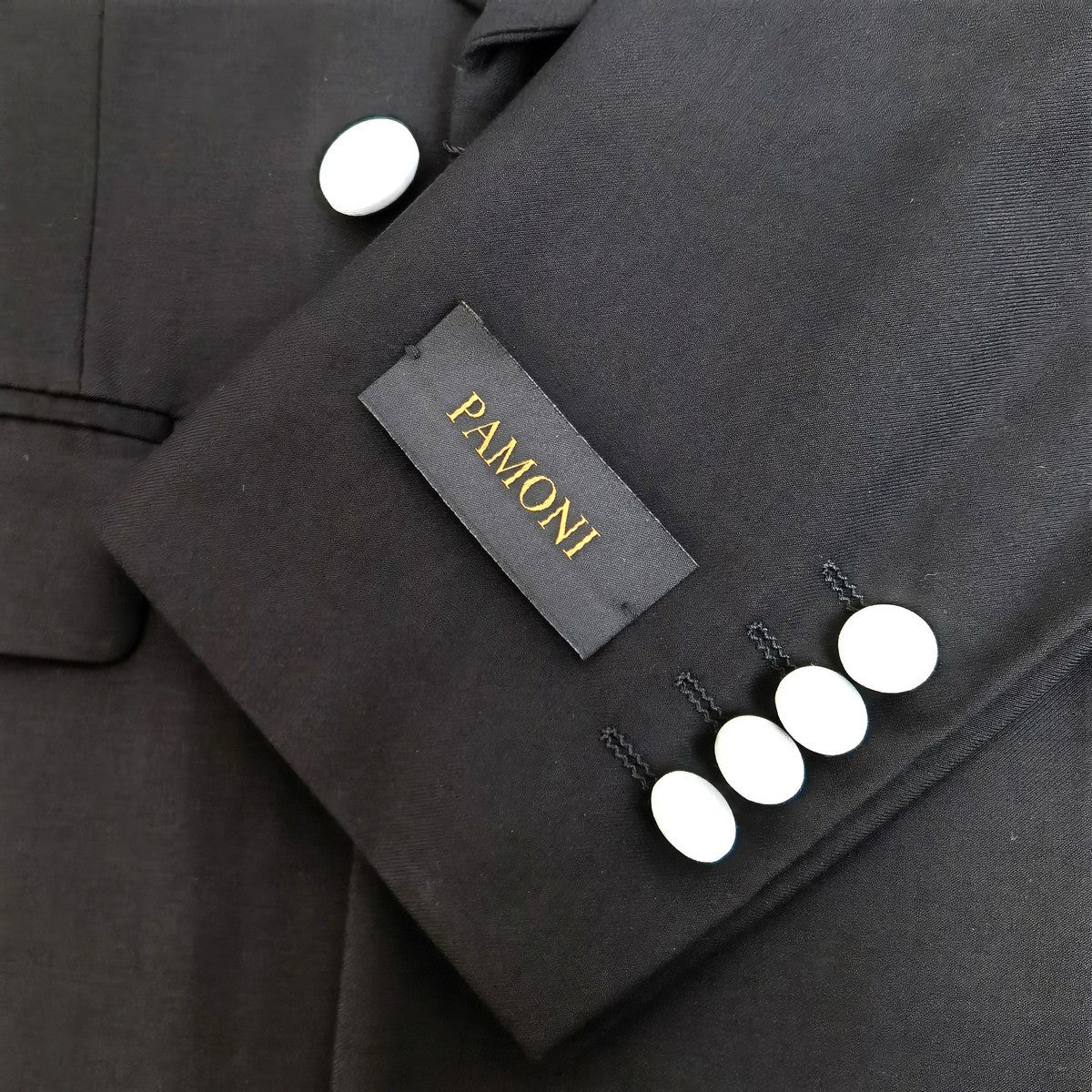Black Double Breasted Tuxedo With White Shawl Lapel-3