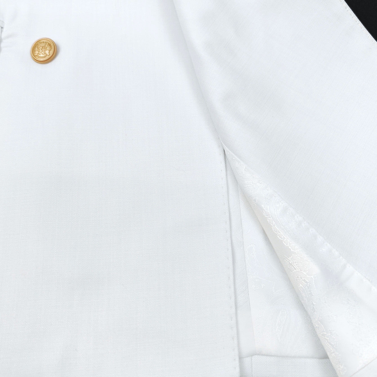 Men’s Slim Fit White Double-Breasted Wool-Blend Suit with Gold Buttons-4