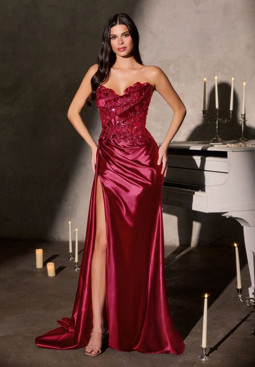 Fitted Dress With Sweetheart Neckline And Strapless Sculpted Bodice Adorned With Dimensional Floral Beads-1