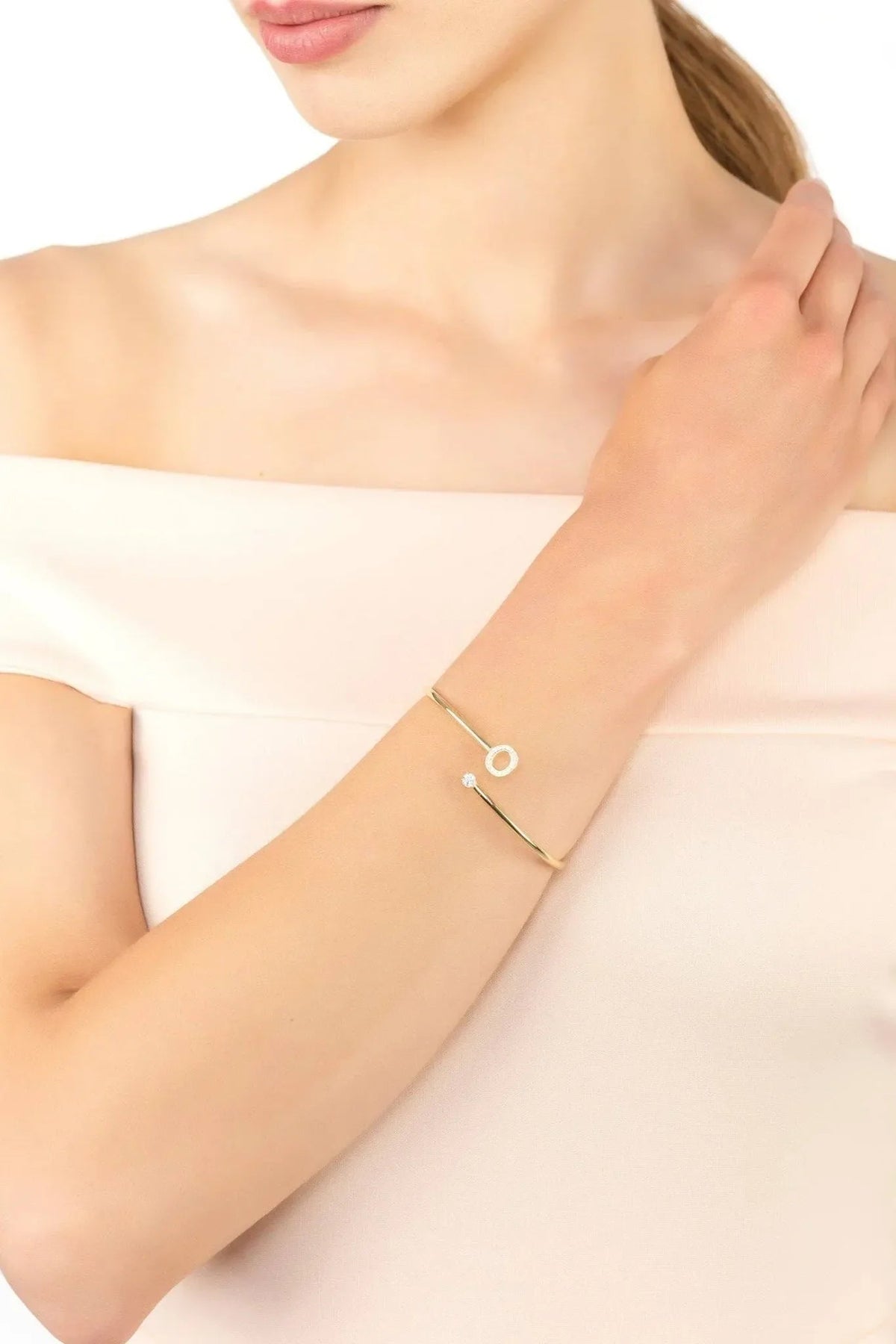 Initial Bangle Gold O